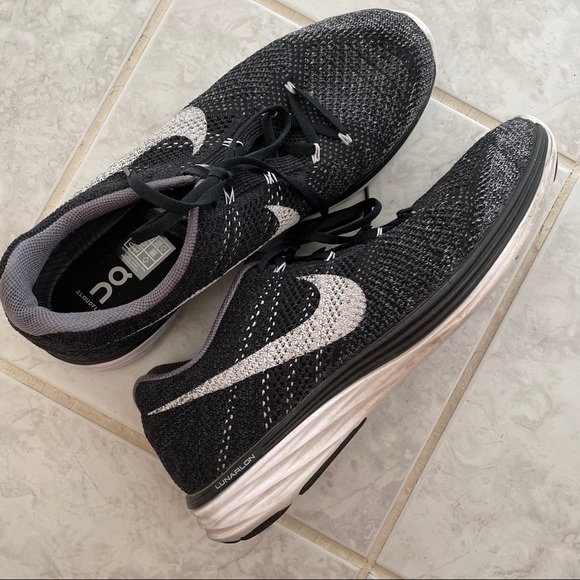 Men’s Nike Black & White Cloudflow Sneakers - Picture 2 of 13